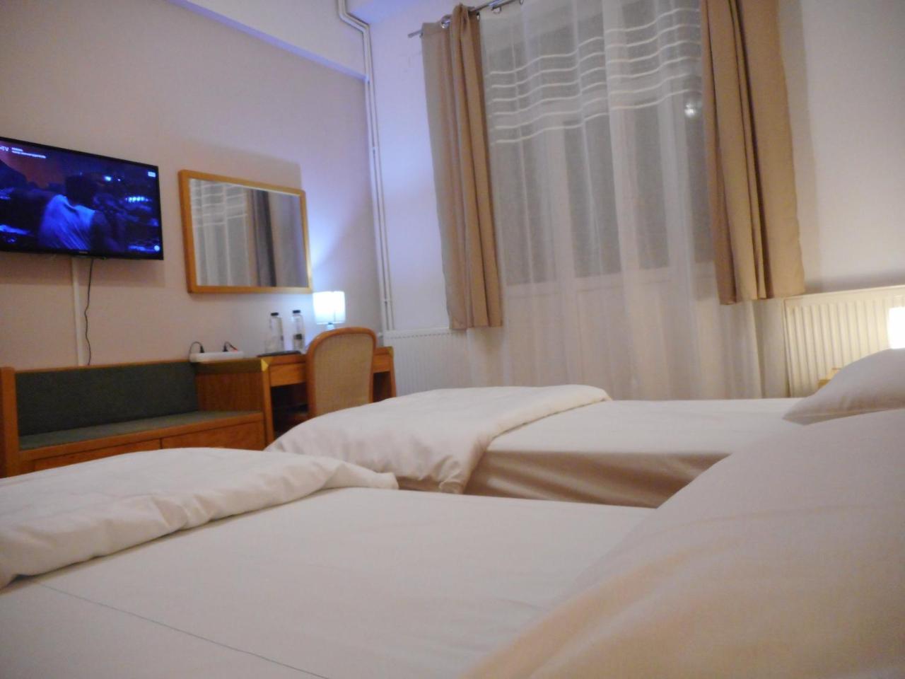 Hotel Holiday Victoria Victoria  Buitenkant foto