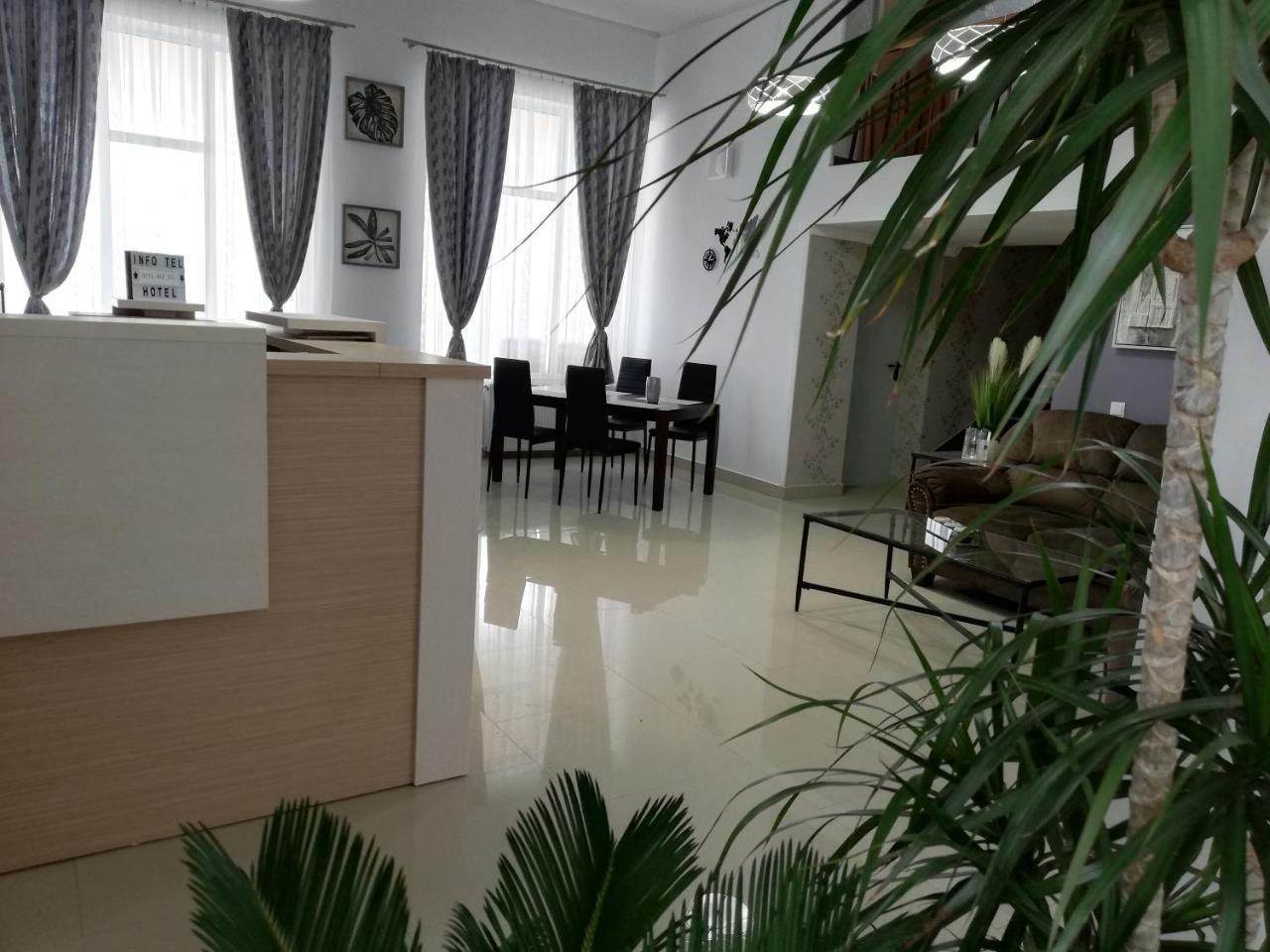 Hotel Holiday Victoria Victoria  Buitenkant foto